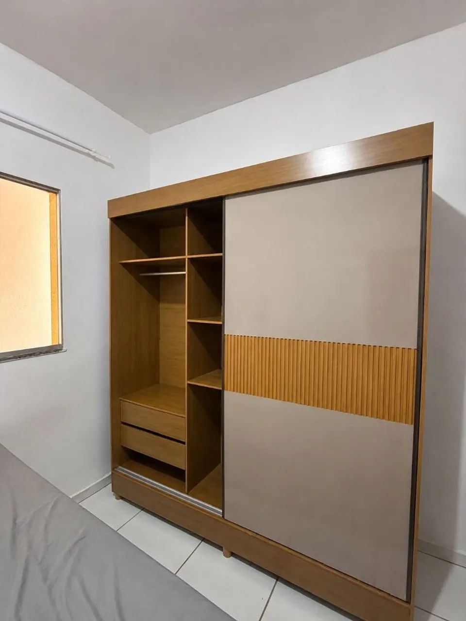 GUARDA ROUPA 2 PORTAS 4 GAVETAS  - Foto 3