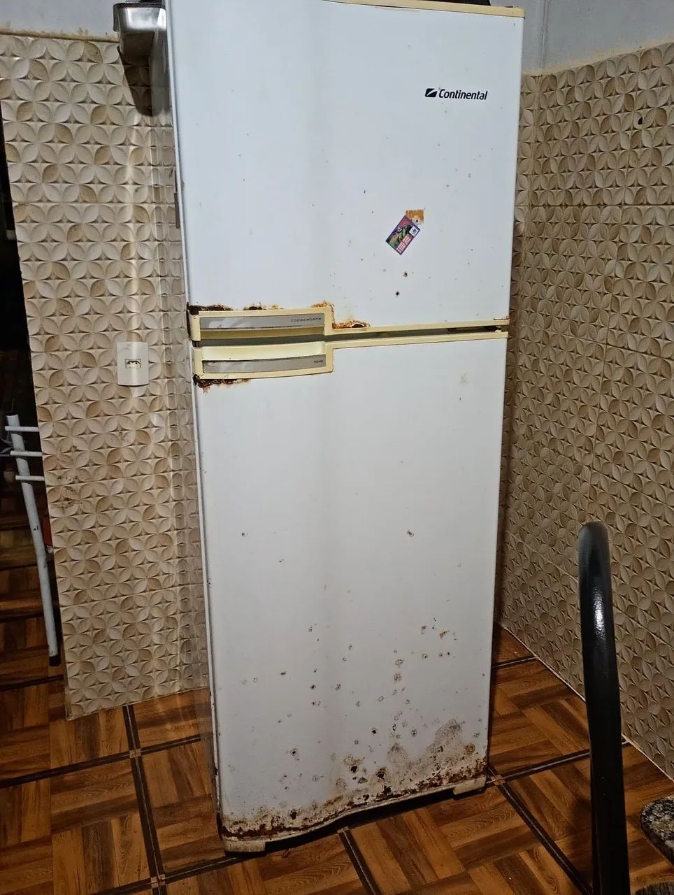 Vendo geladeira usada com defeito 