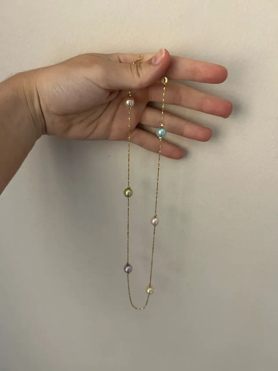 Conjunto colar e pulseira de pérola colorida
