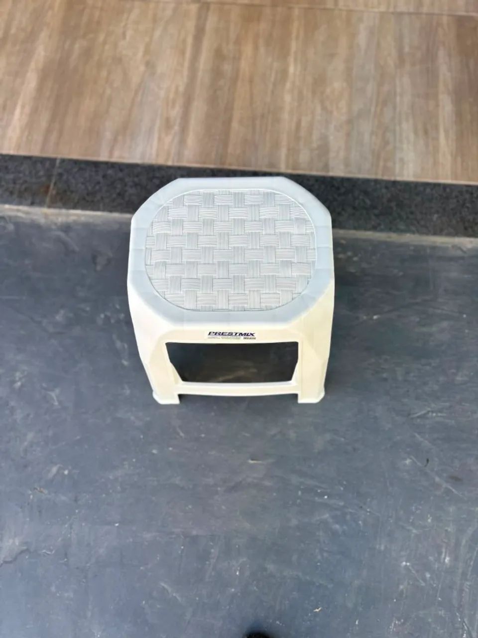 Banqueta _Suporta até 100kg.