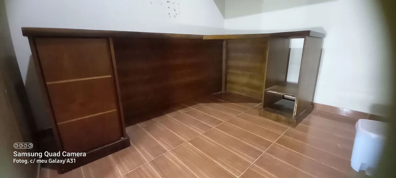 Mesa de escritório com armário suspenso - Foto 5