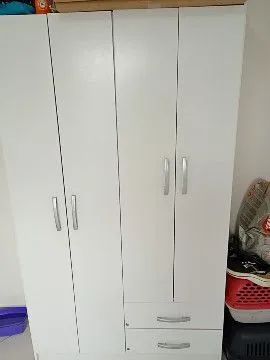Guarda roupa de solteiro 