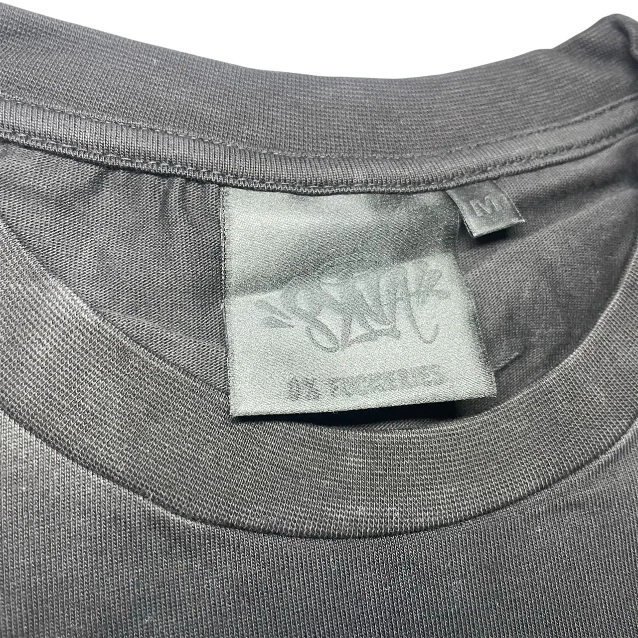 Camiseta Syna World Pill Tee Black  - Foto 3