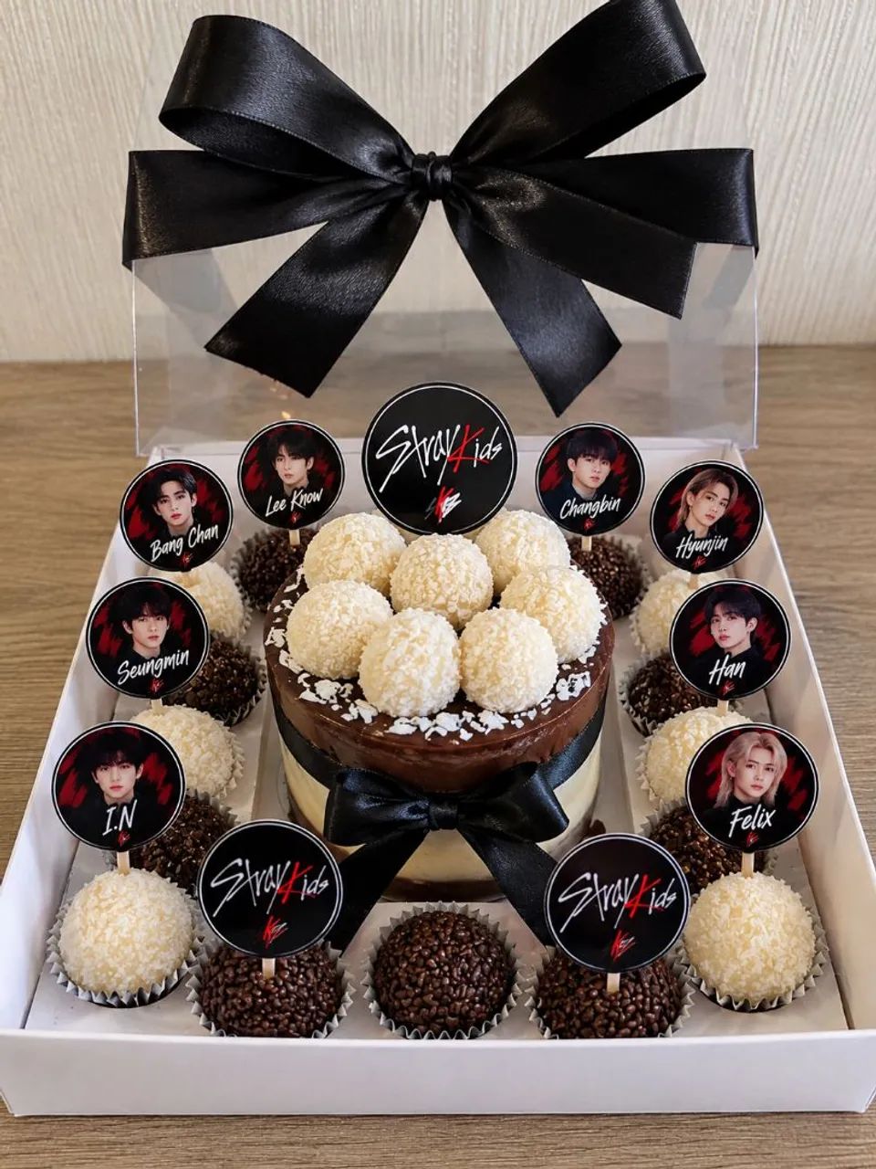 Kit presenteável bolo e brigadeiros  - Foto 5