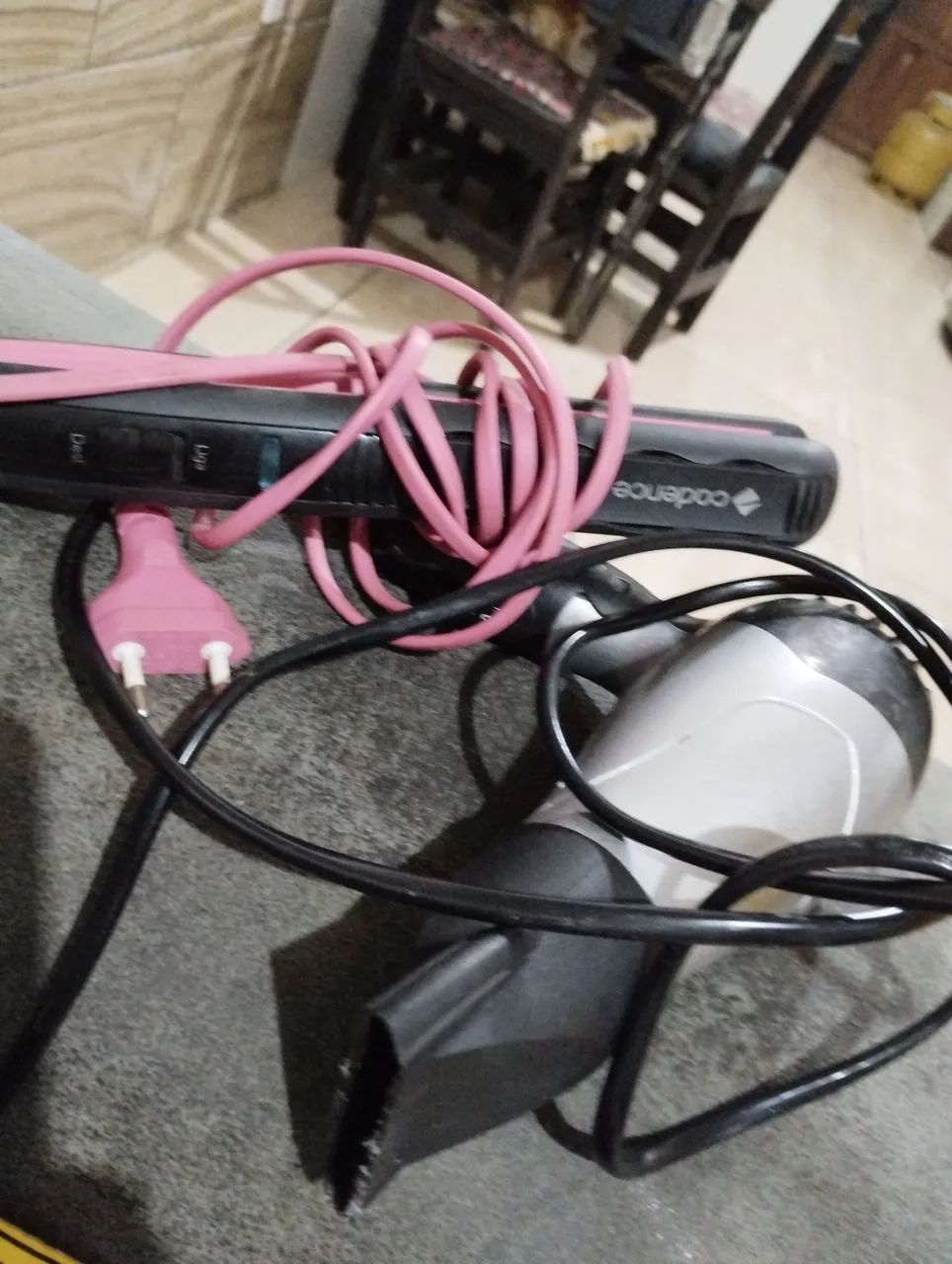 Kit Beleza: Secador de Cabelo + Chapinha 110V  - Ótimo Estado - Foto 2