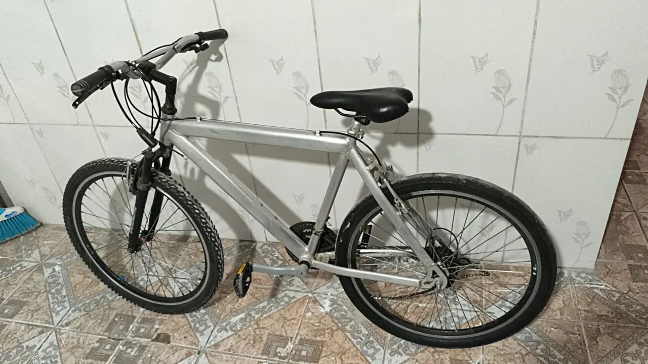Bicicleta de alumínio aro 26 - Foto 2