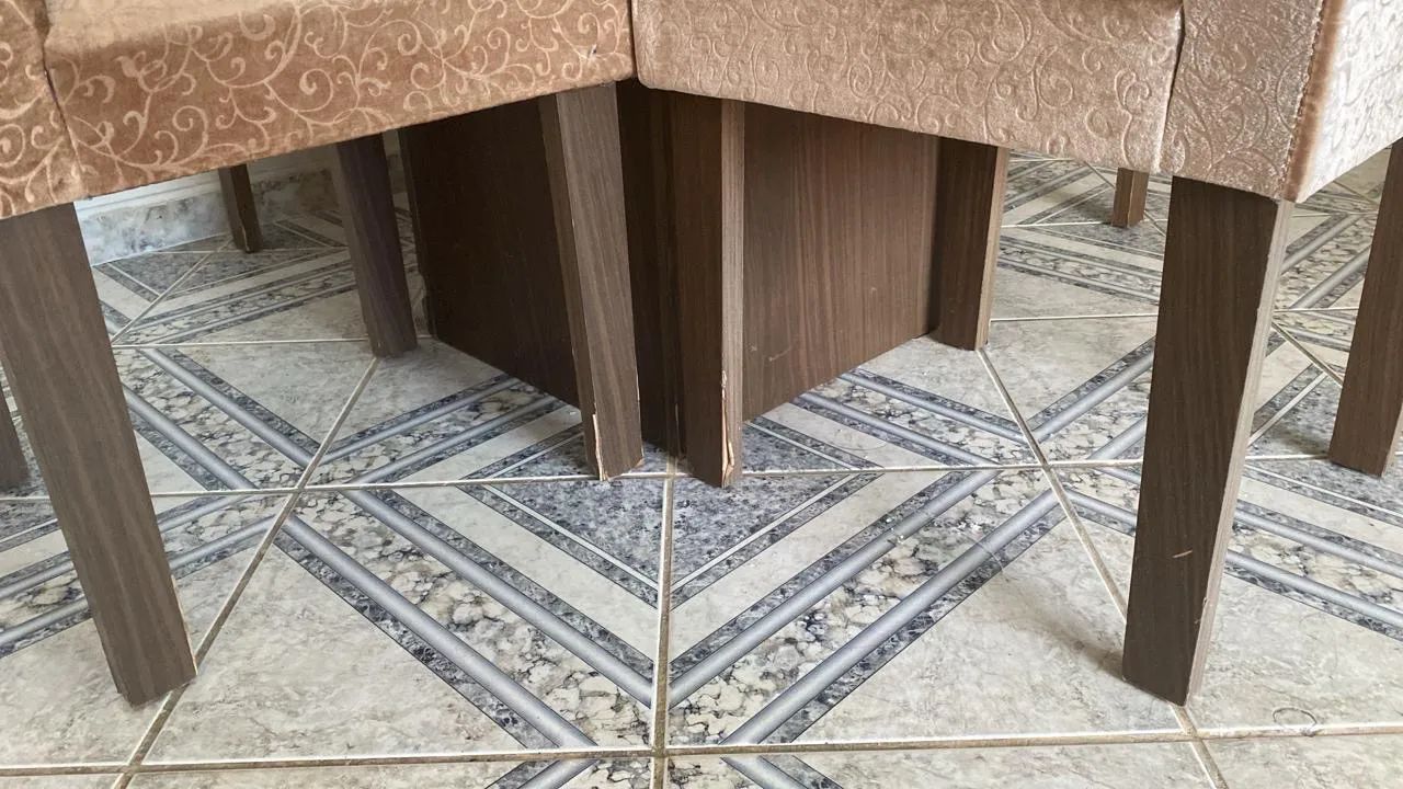 MESA COM CADEIRAS - Foto 2