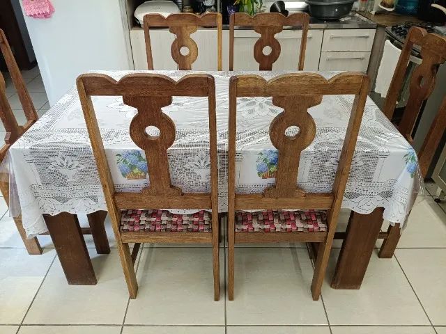 Mesa de madeira com 6 cadeiras  - Foto 3