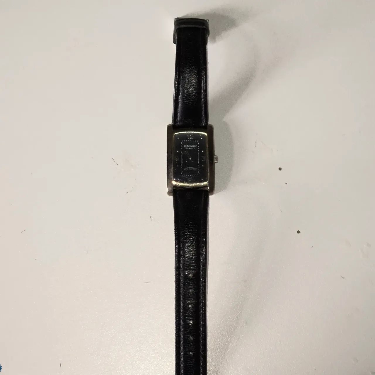 Relógio Magnum Quartz original sem bateria