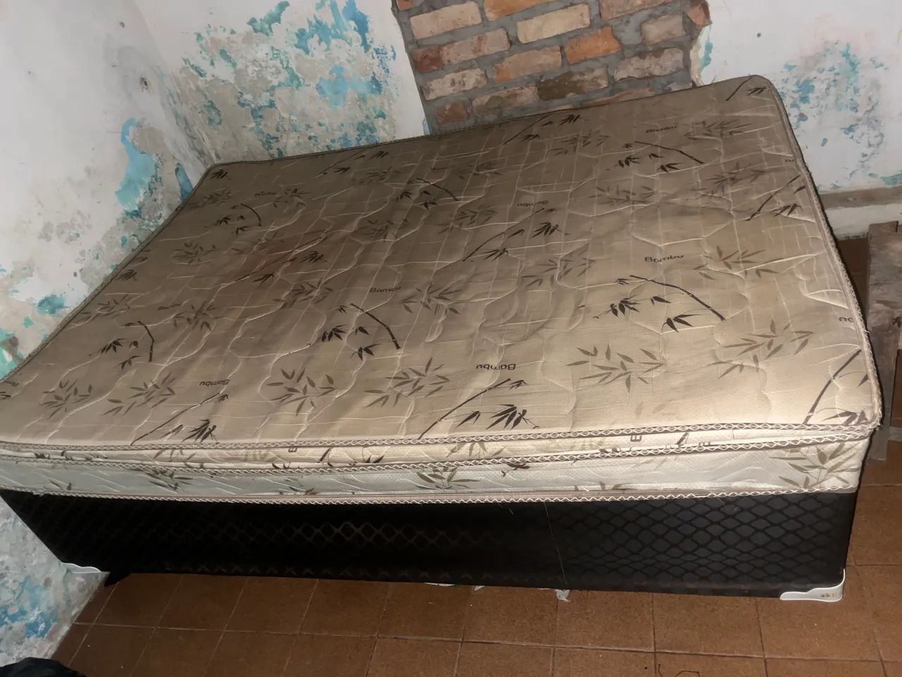 Cama Box usada 