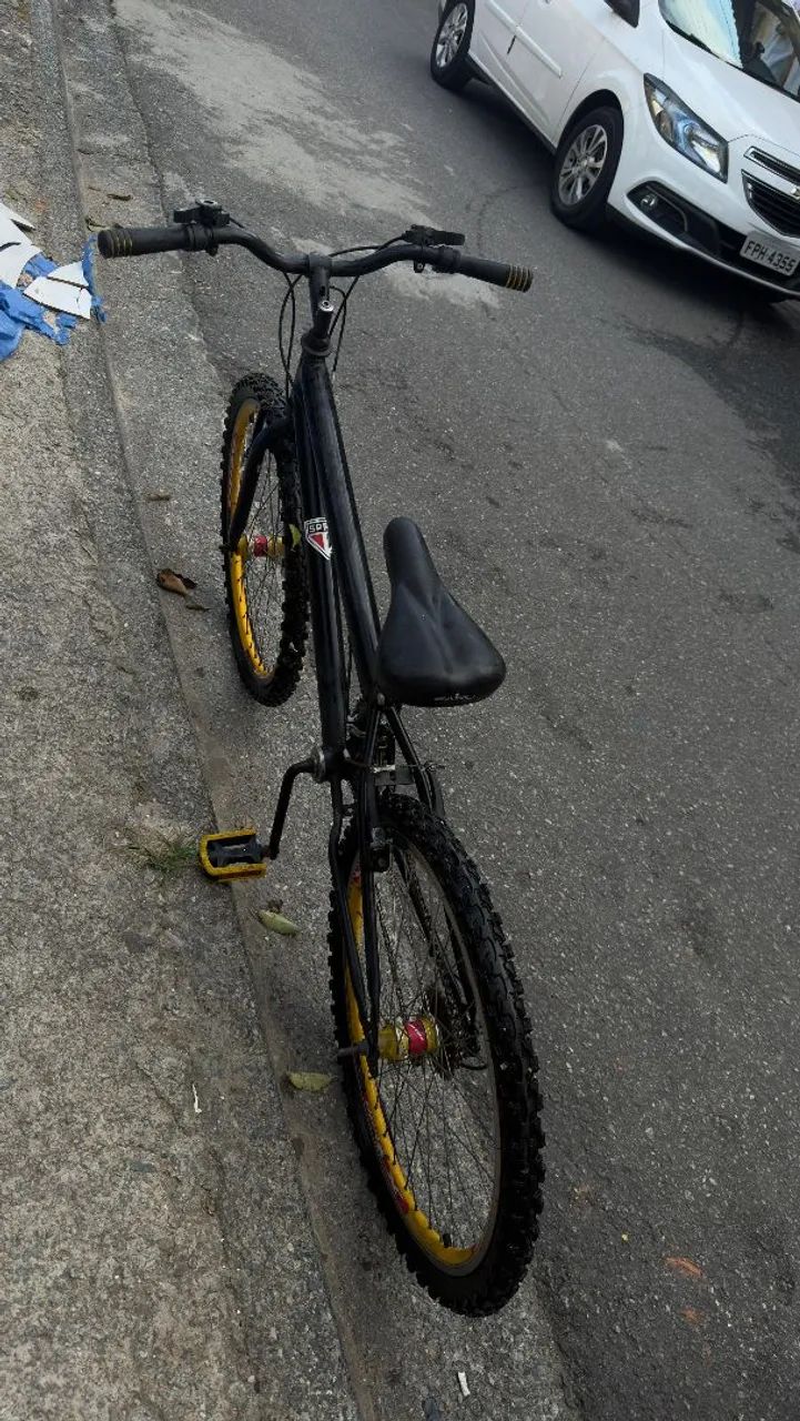 Bicicleta Aro 24 com Marchas - Ótimo Estado - Foto 3