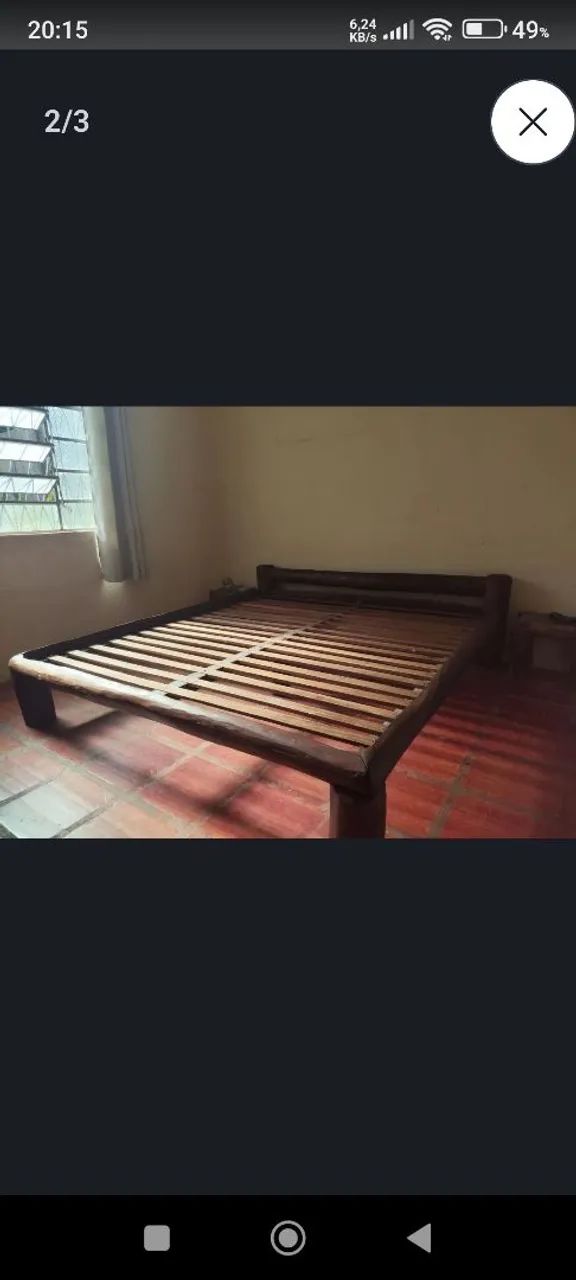 Cama de madeira maciça 