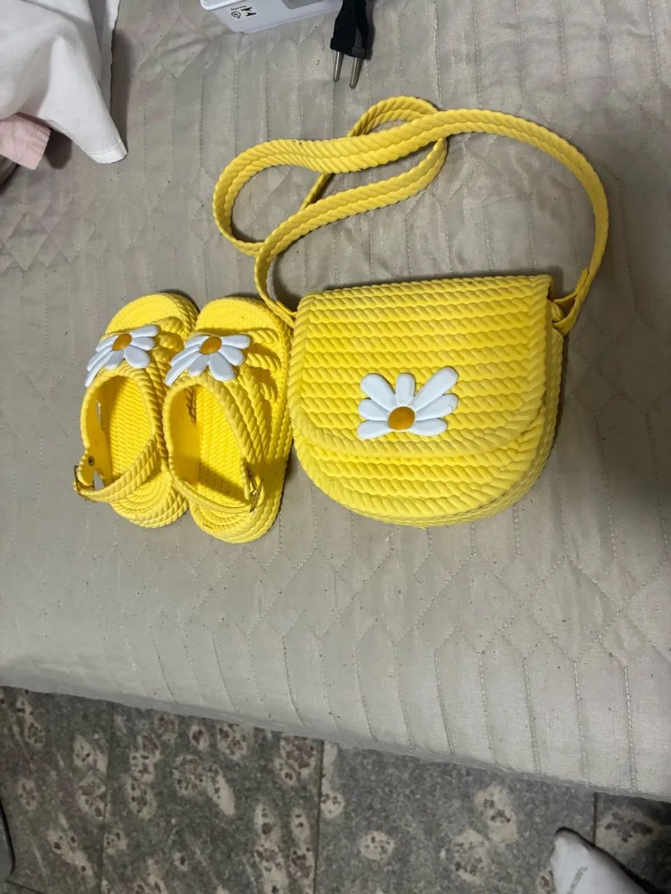 Sandália e bolsa de Margarida - Foto 3