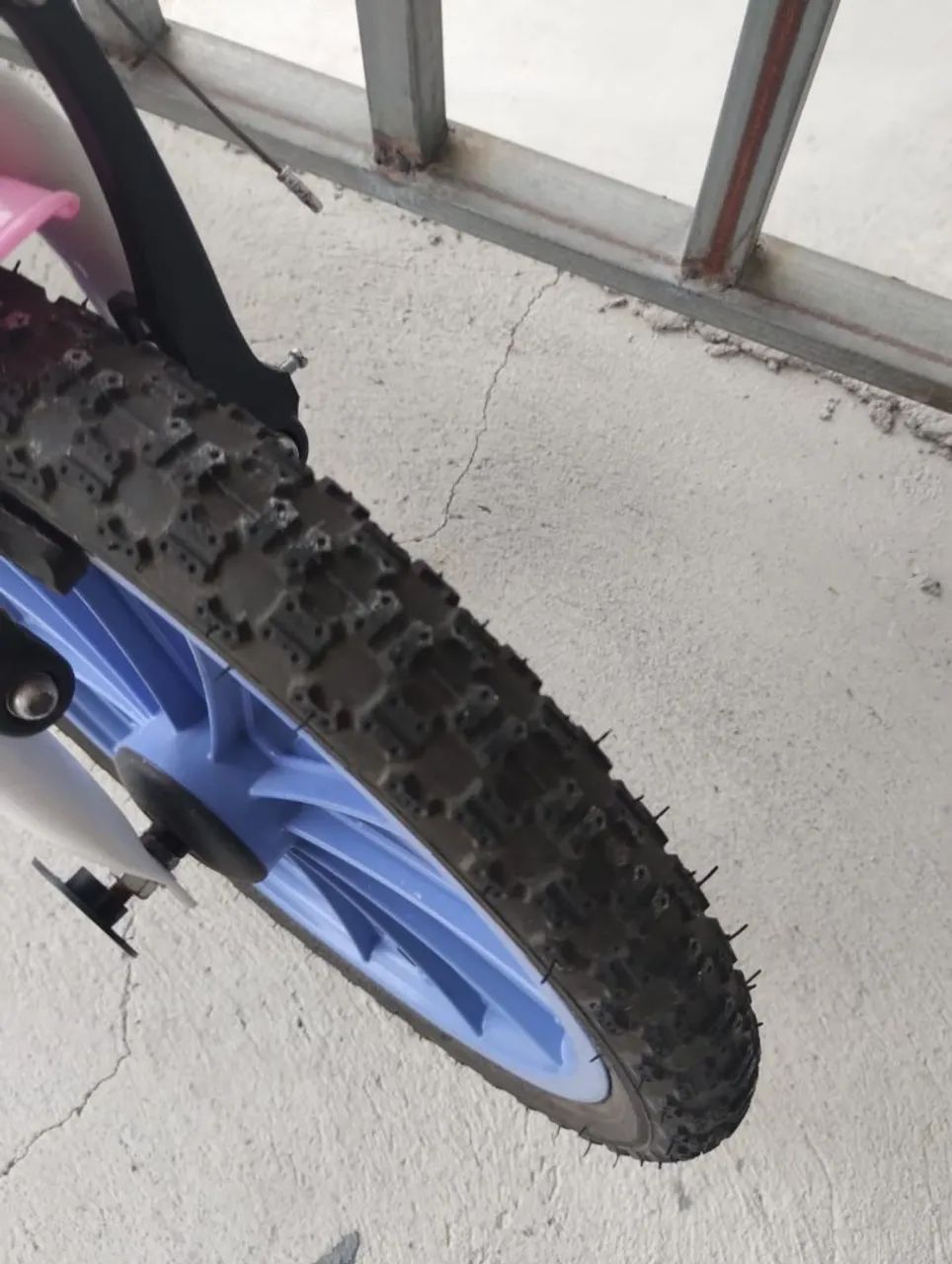 Bicicleta semi nova aro 16 com cadeirinha de boneca.   - Foto 4