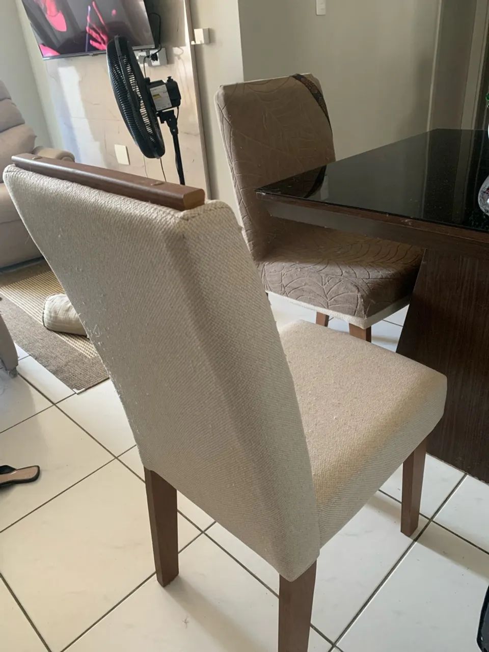 Vendo conjunto de mesa de jantar com 4 cadeiras. Excelente oportunidade! - Foto 2