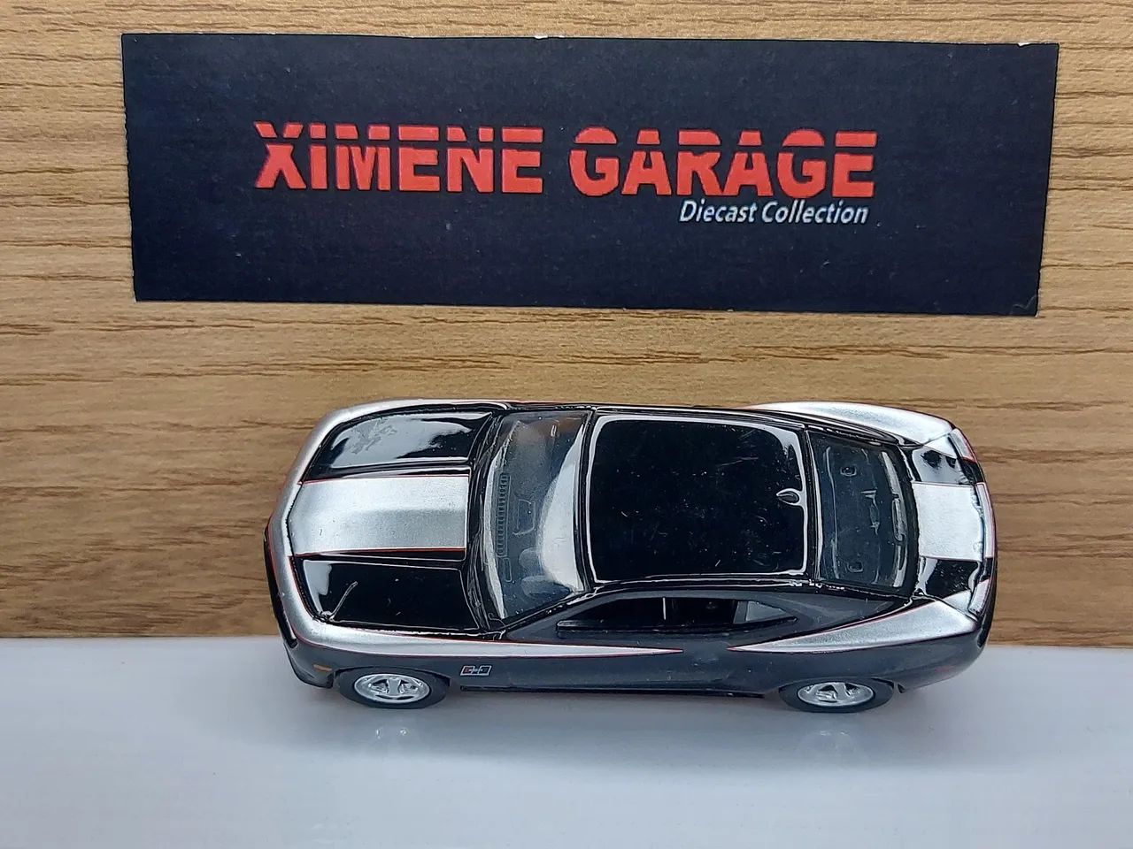 Miniatura Camaro Autoworld 1:64 - Foto 4
