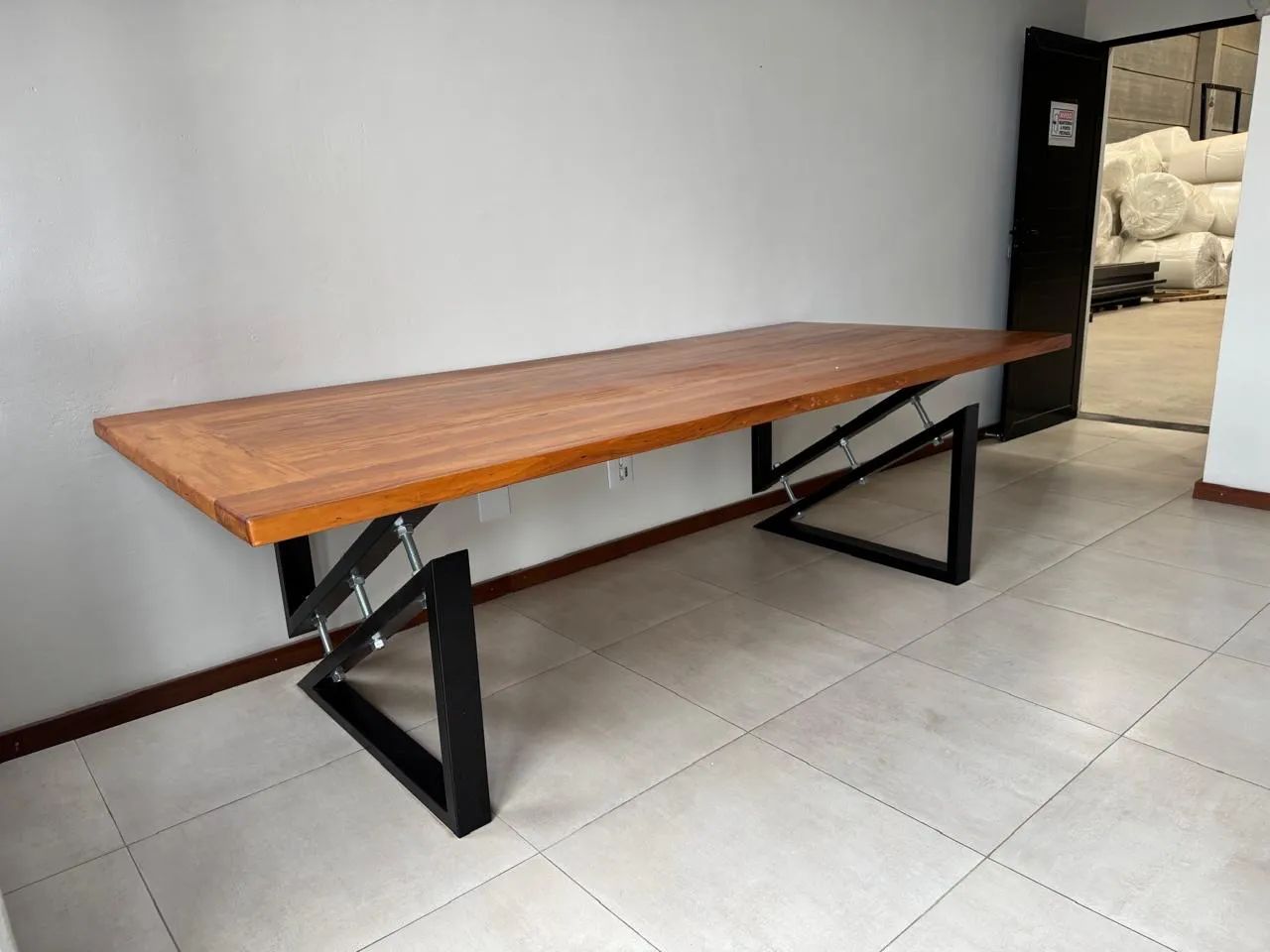 Mesa em aço/madeira de demolição