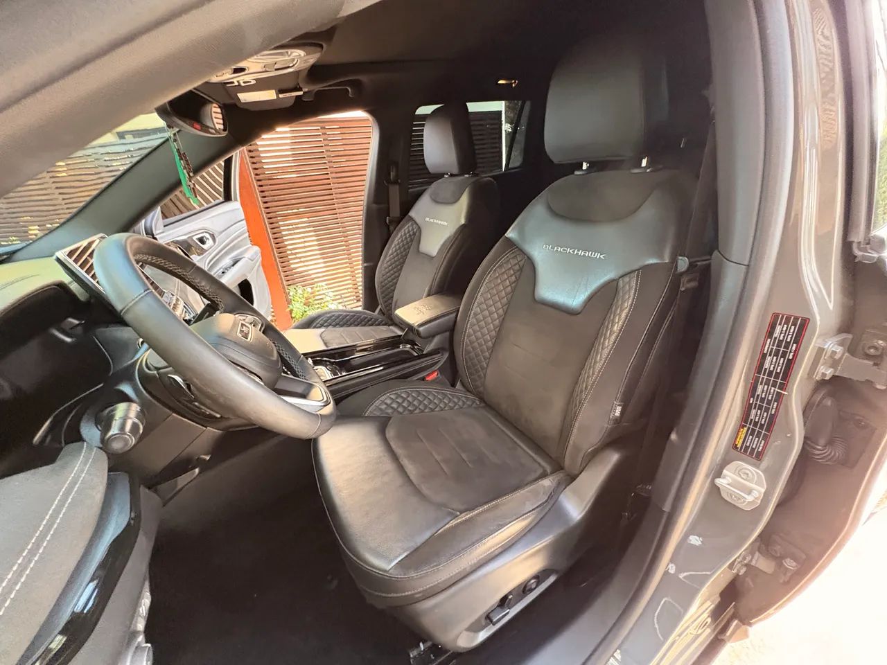 Jeep Commander Black Hurricane 2.0 4X4 TB AUT 2025 - Foto 9