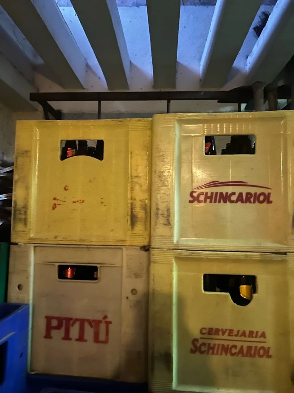 Vendo 20 cx de cervejas com vasilhames
