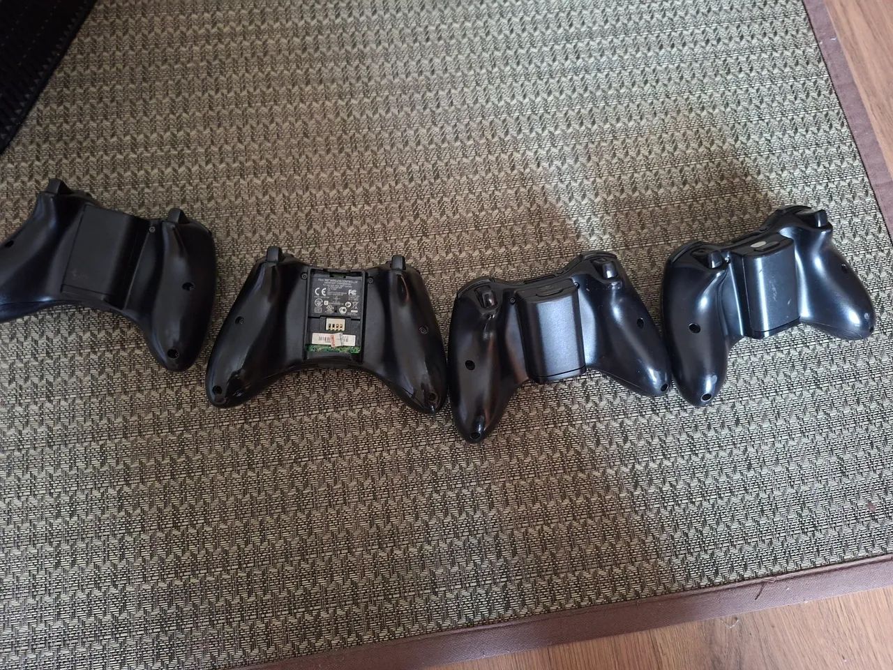 Vendo XBOX 360 slim + 4 controles - Foto 3