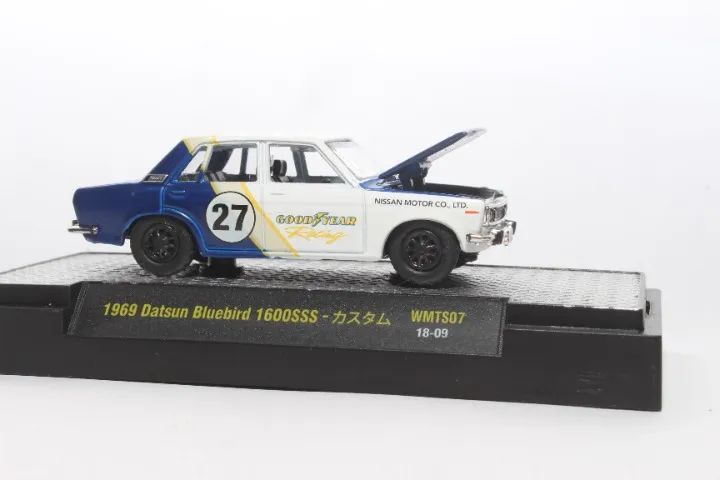 ミニカー M2 1957 MackModel N&1969 Datsun Bluebird ミニカー M2 1957