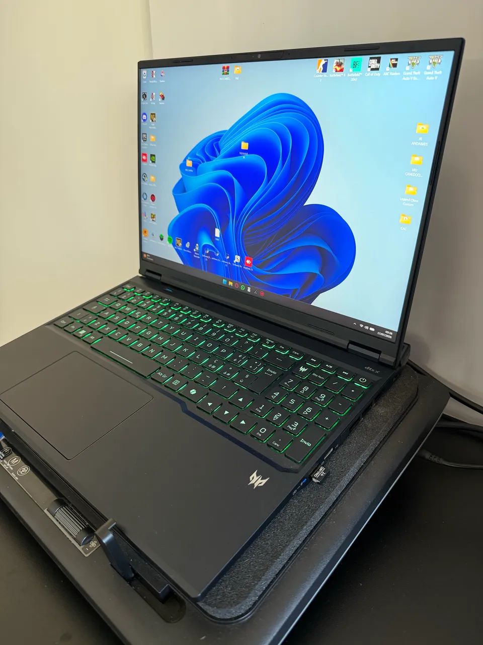 Acer Predator 16 AL - Foto 3