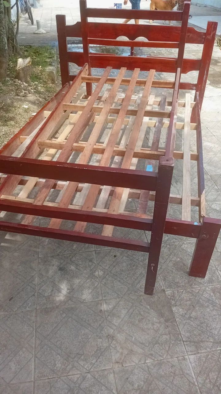 Uma cama de casal e de solteiro e uma poltrona única estofada - Foto 2