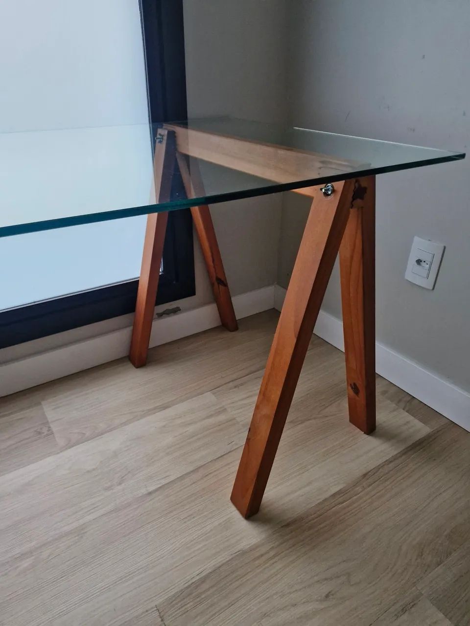 Escrivaninha de vidro com pés caveletes - Foto 2