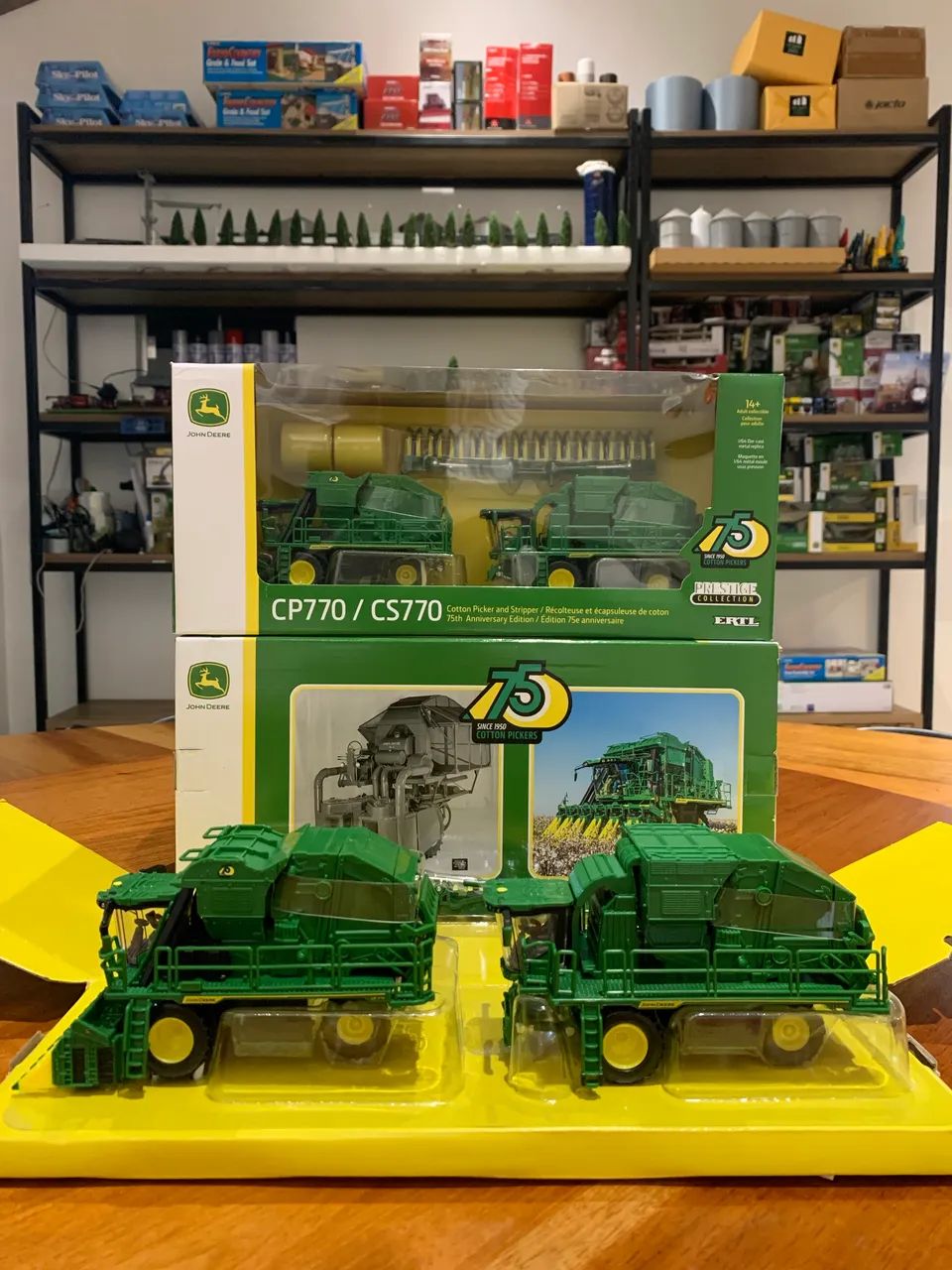 Miniatura colheitadeiras algodão John Deere CP770 + CS770 1/64 - Foto 2
