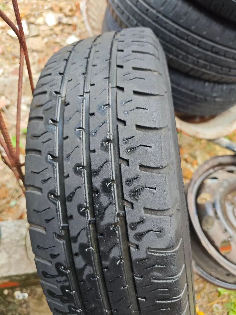 2 rodas de ferros com pneus aro 13 - Foto 4