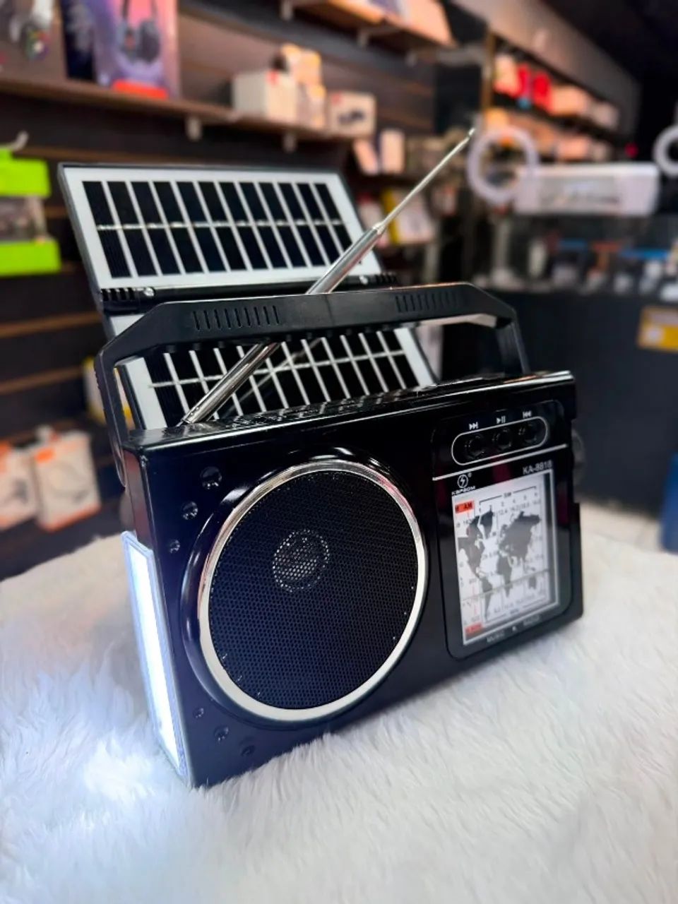 Radio Bluetooth Retrô com Placa Solar