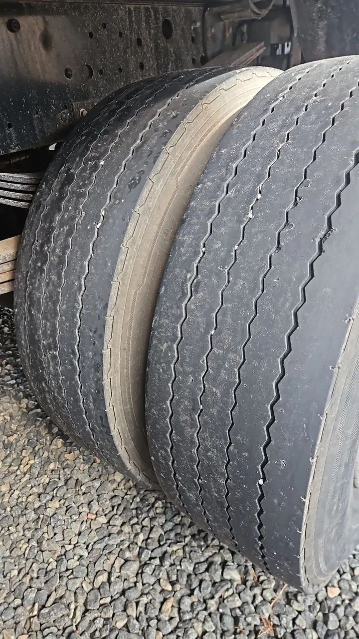 08 pneus 235/75R17.5 - Foto 3