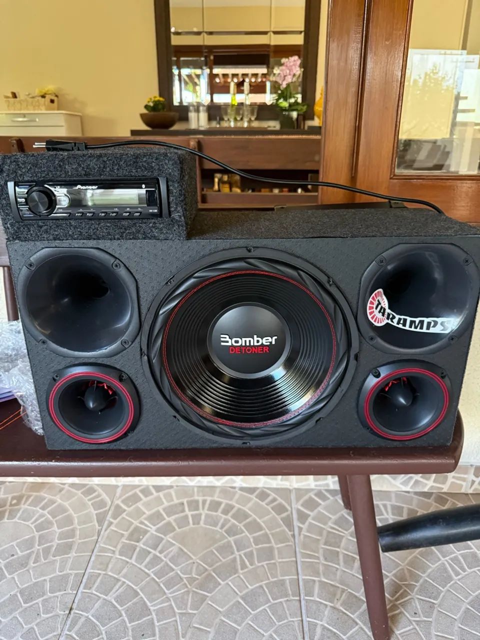 Vendo caixa trio 12 pol