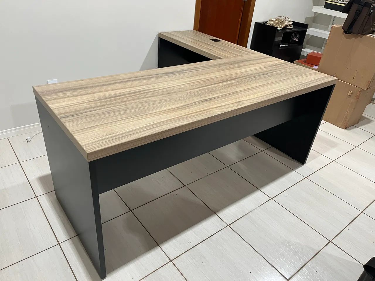 Mesa de escritório em ?L?
