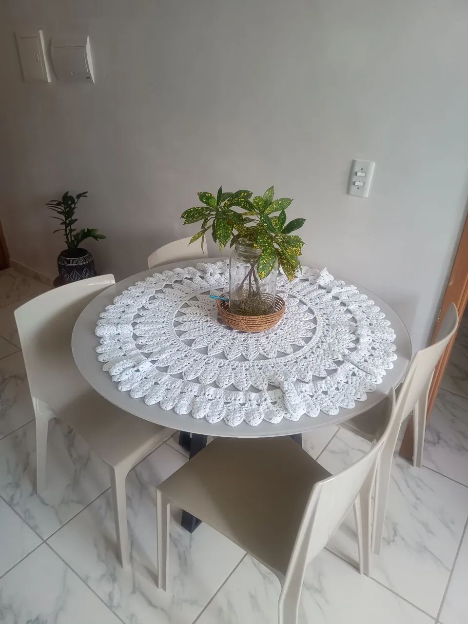 MESA TAMPO DE VIDRO+4 CADEIRAS