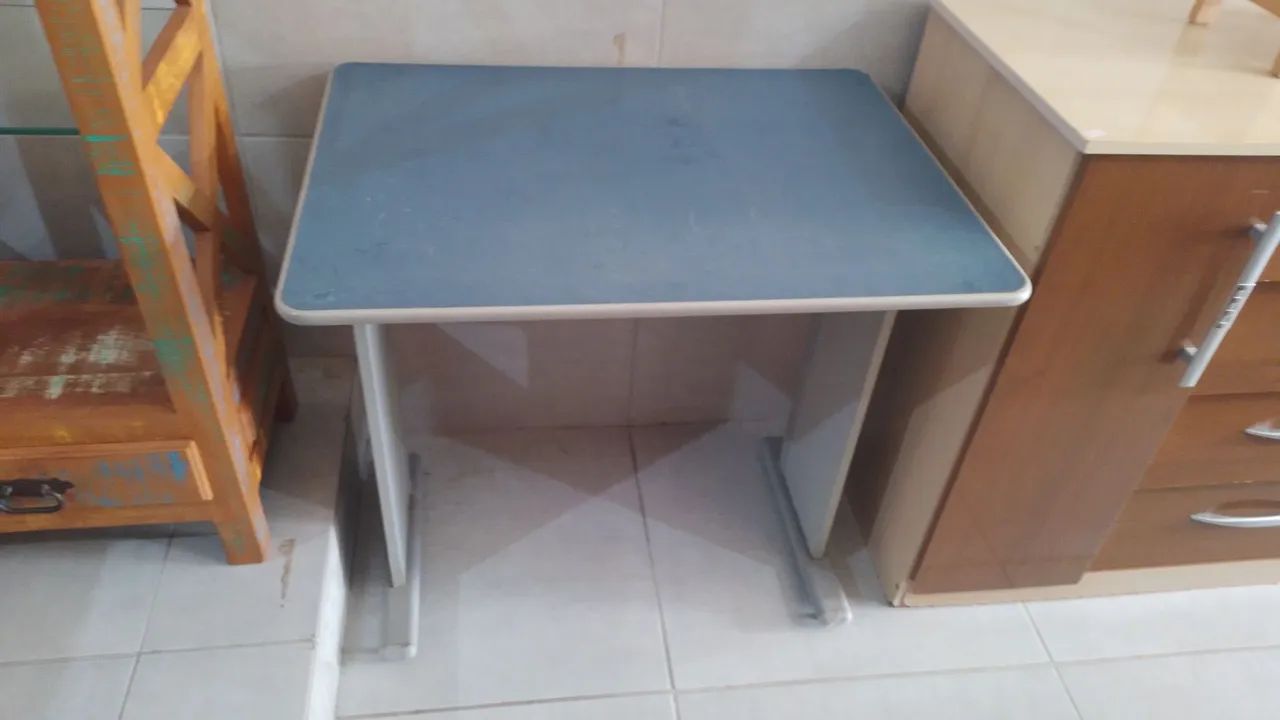 Mesa de escritório pequena