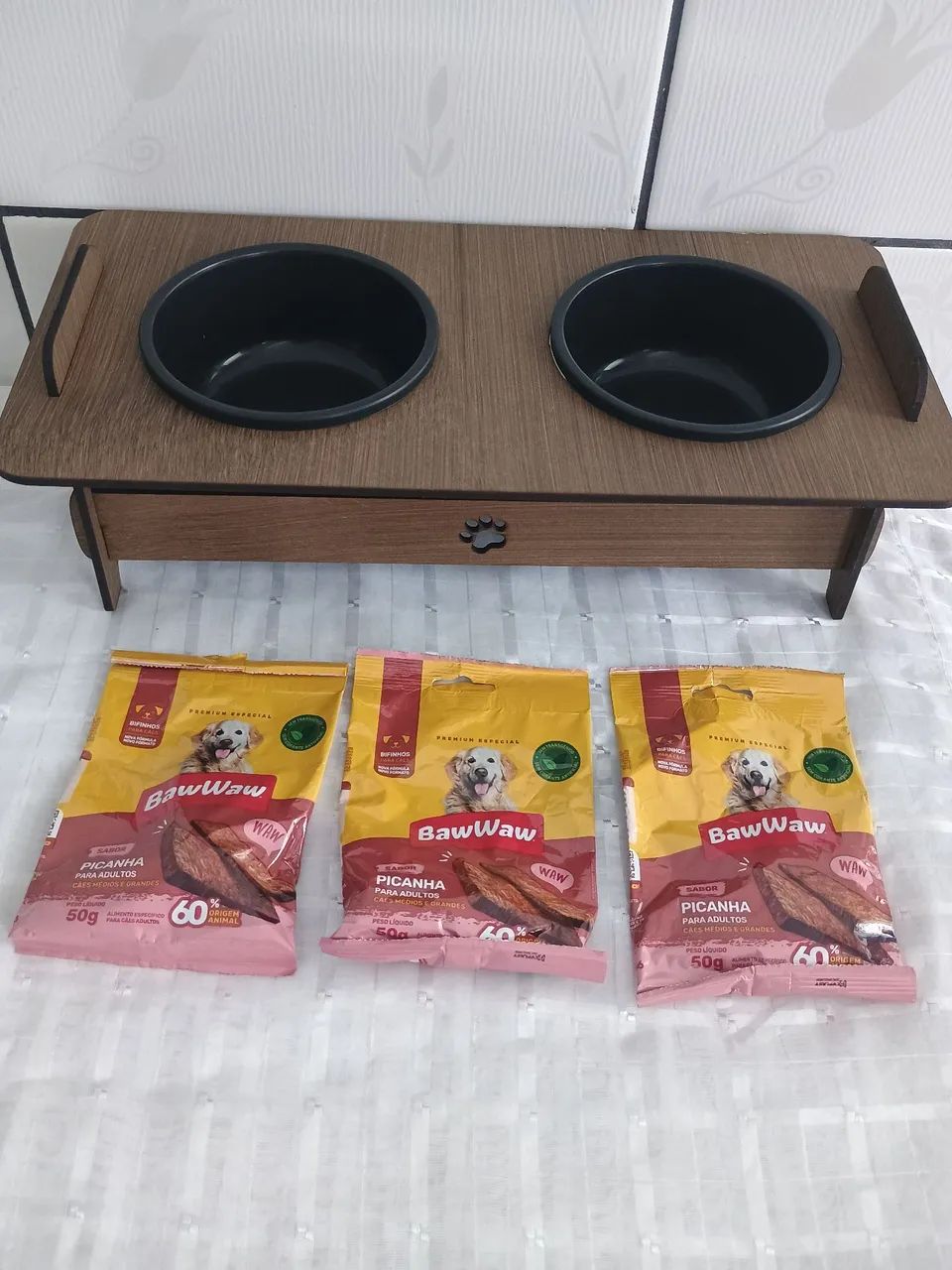 Comedouro e bebedouro e três pestisco para cães novos  - Foto 2