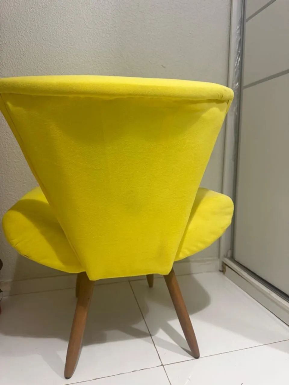 duas poltronas amarelas, recém higienizadas, usadas em ótimas condições - Foto 2