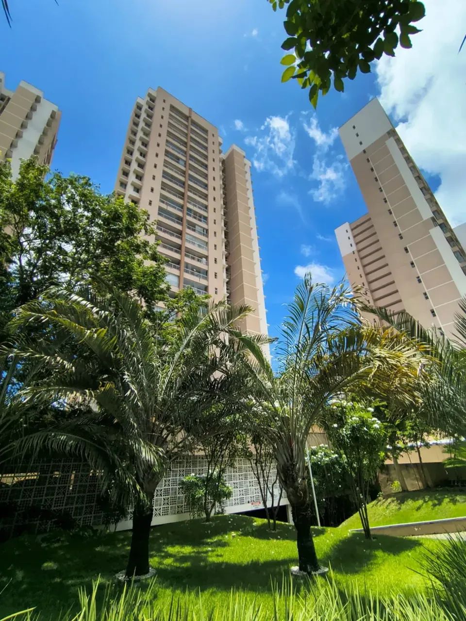 Alugo Apartamento com móveis fixos e com três Dormitórios - Foto 2