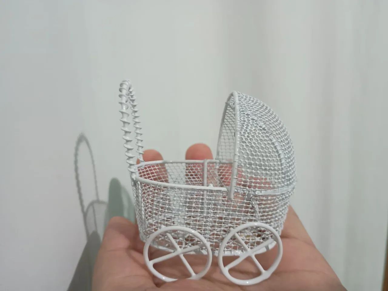 Mini carrinho de bebê aramado  - Foto 2