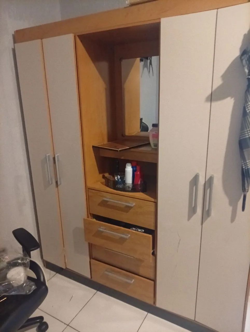 Vende-se guarda roupa 4 portas * 