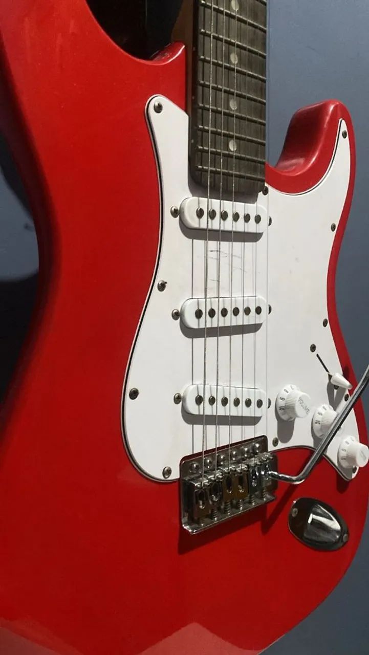 Guitarra Stratocaster, correia e cabo - Foto 2