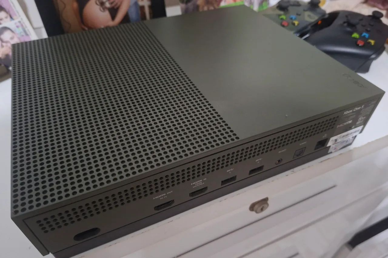 Xbox One S 1TB - 2 controles - Foto 4