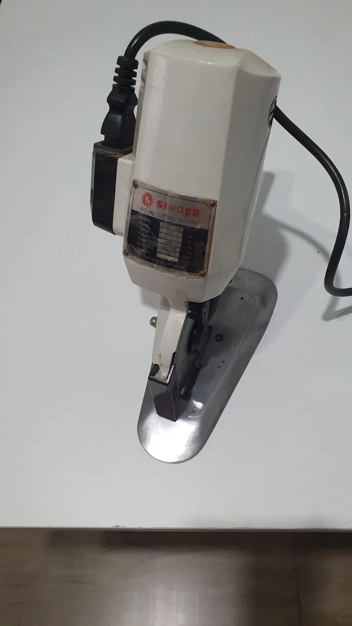 Maquina de cortar tecido Singer  - Foto 4