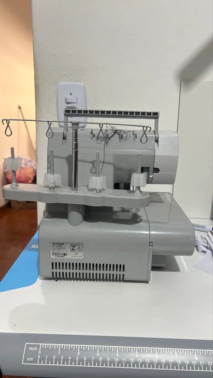 Máquina de Costura Singer Overloque 