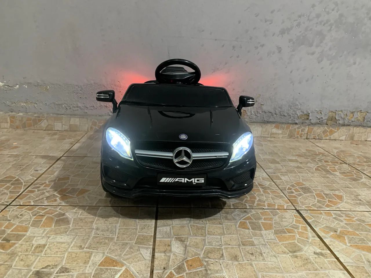 Carro Elétrico BangToys Mercedes-Benz GLA-45 12V com Controle Remoto