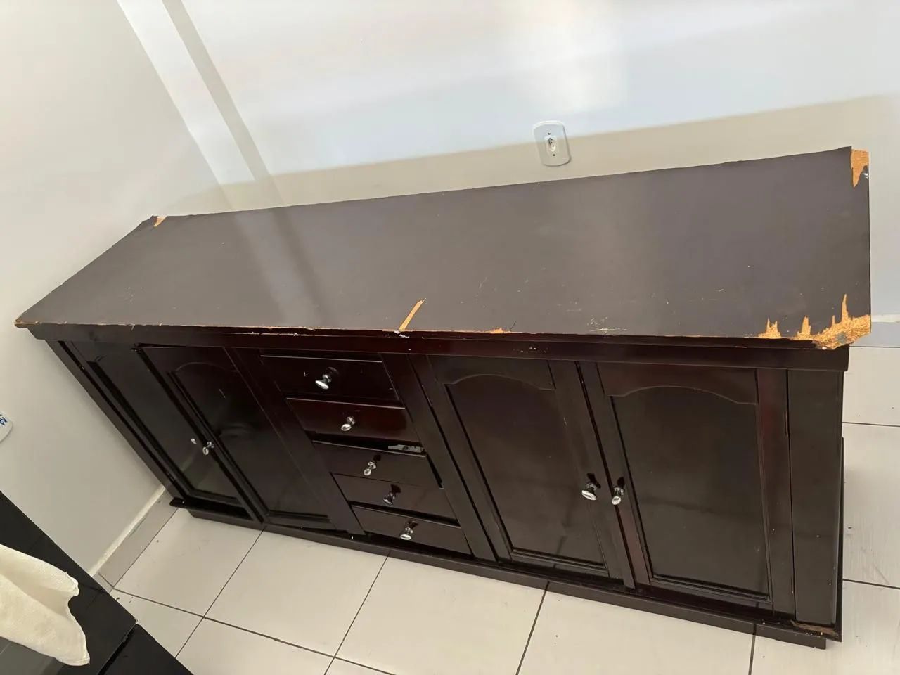 Mesa com cadeiras e armário  - Foto 2