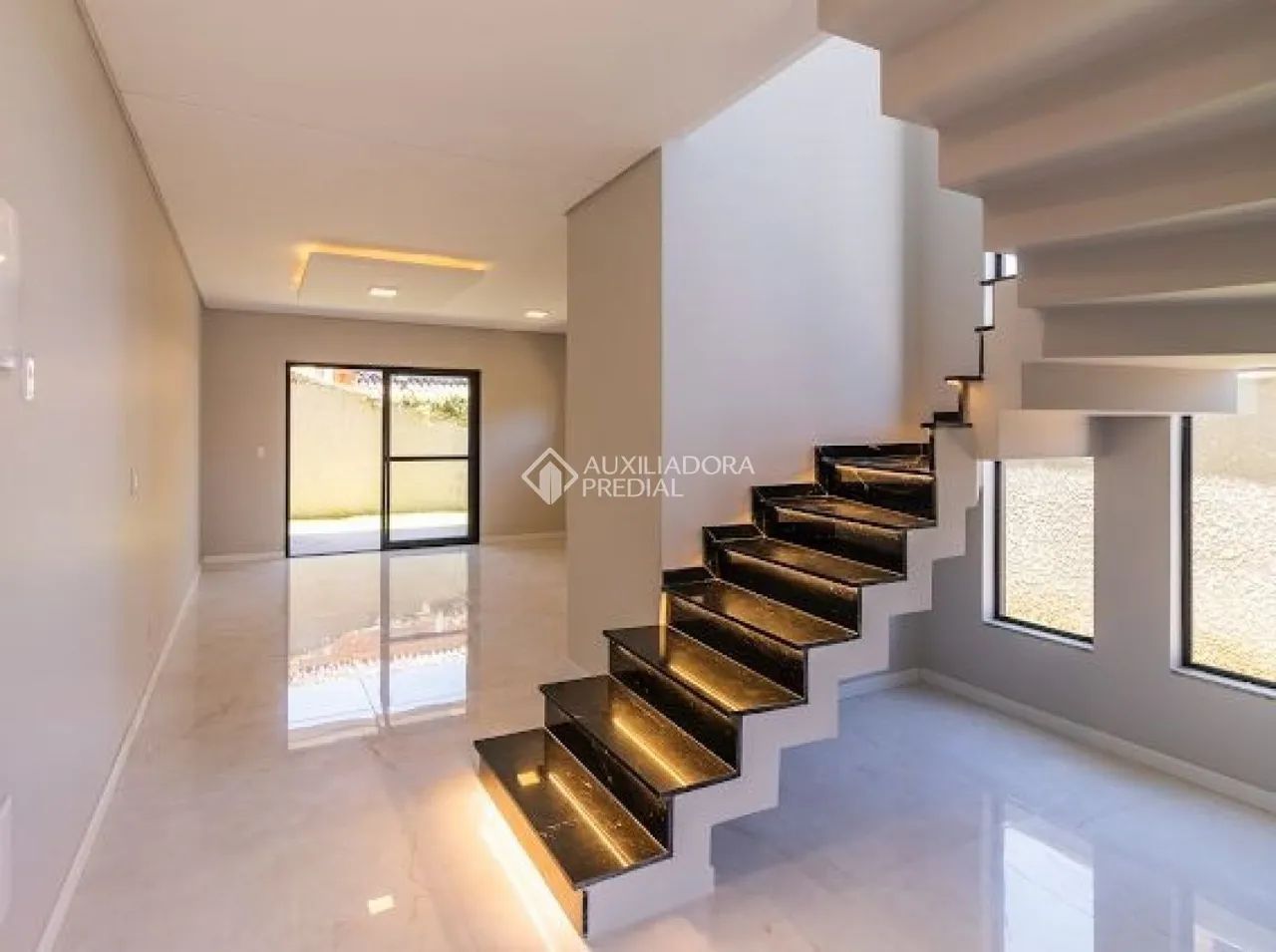 FINANCIÁVEL - Sobrado Alto Padrão com 3 quartos em Ponta das Canas, Florianópolis!