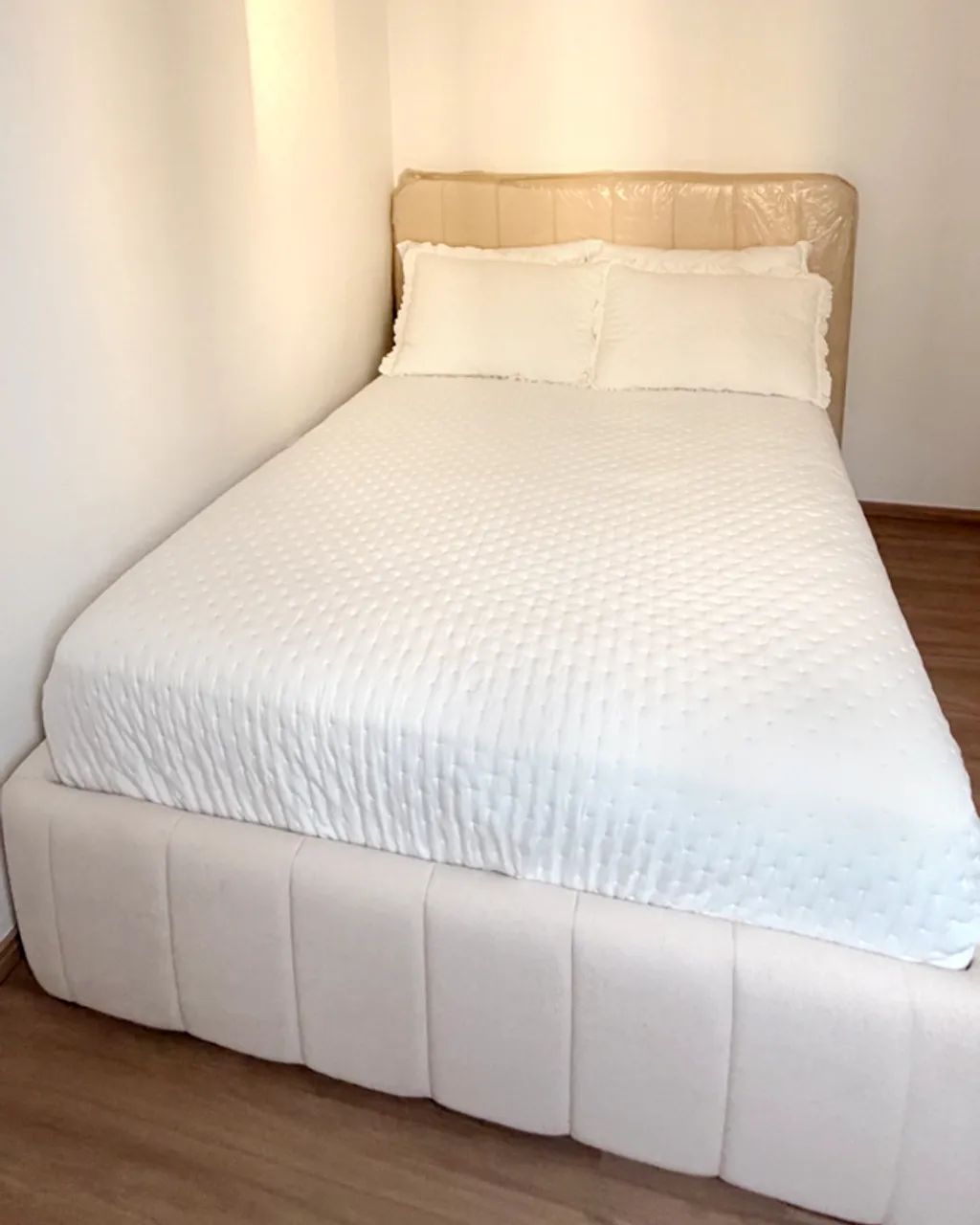 Cama de Casal Box + Cabeceira Boucle Off-White
