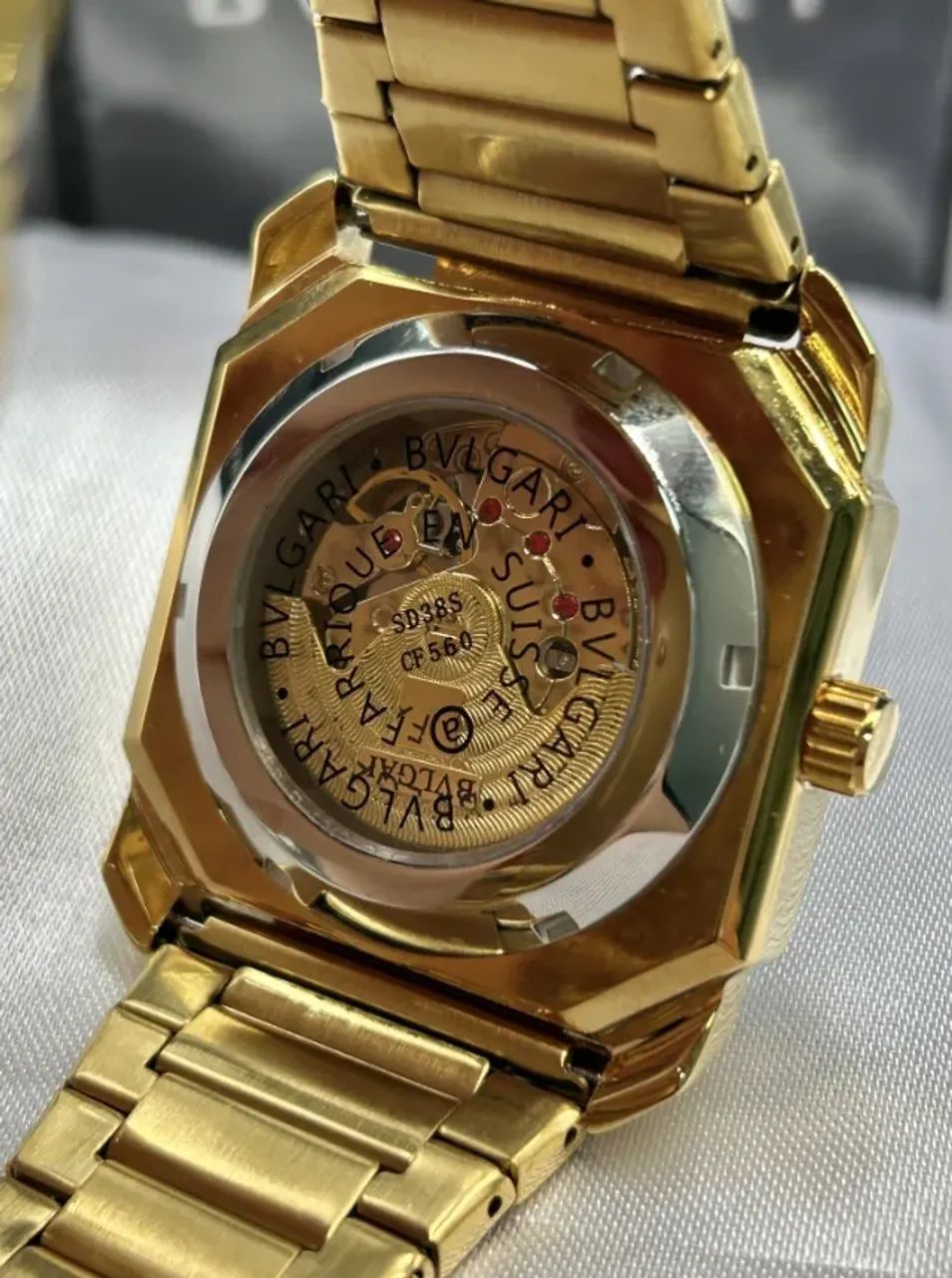 Relógio Bvlgari Octo Finíssimo Dourado - Fundo de Vidro | Resistente à Água | Com Caixa - Foto 3